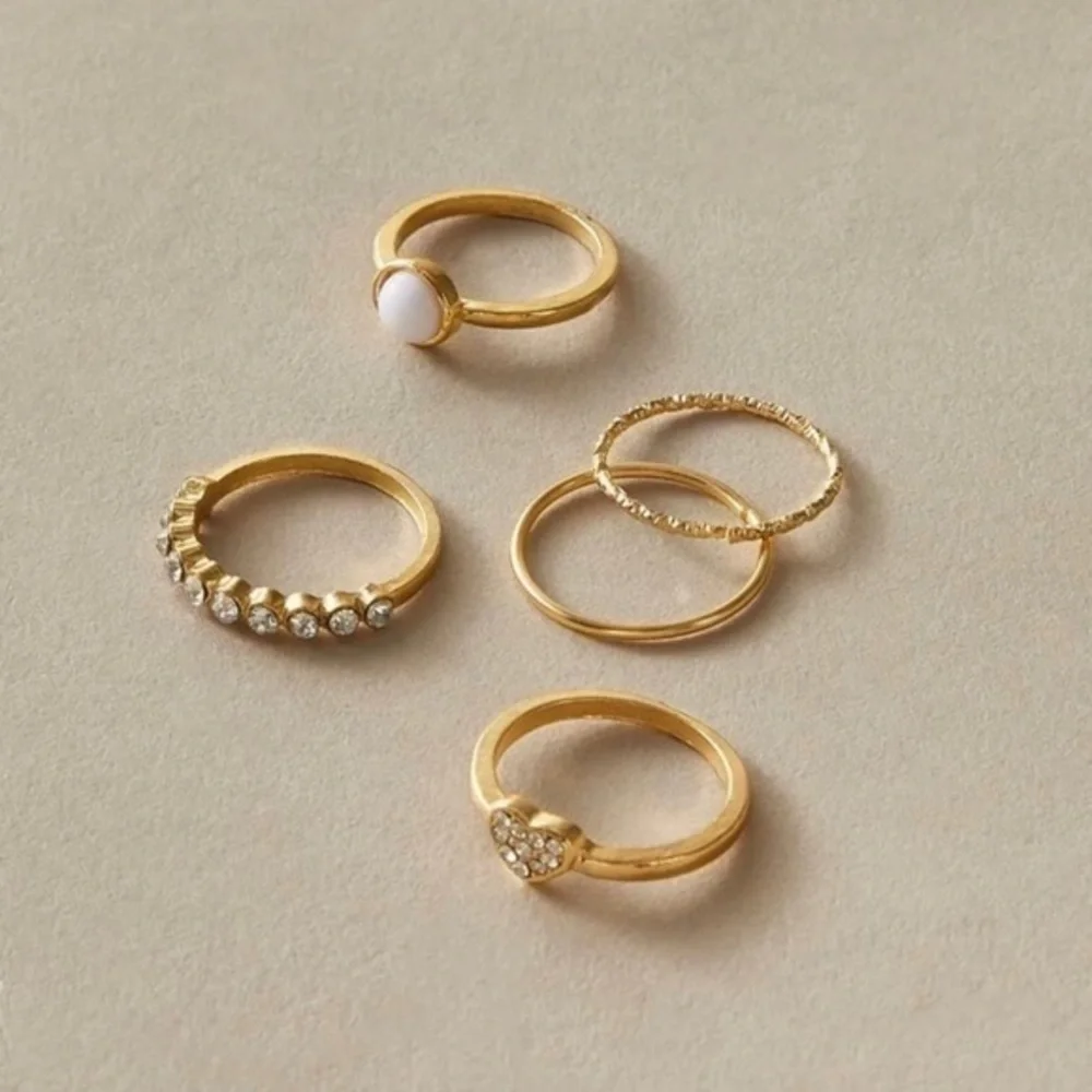 3/$30 💛 Dainty Ring Set